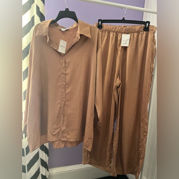 Forever 21+ Pant Set in camel satin NWT Pantone flowy Scandi soft femininity - Picture 3 of 6